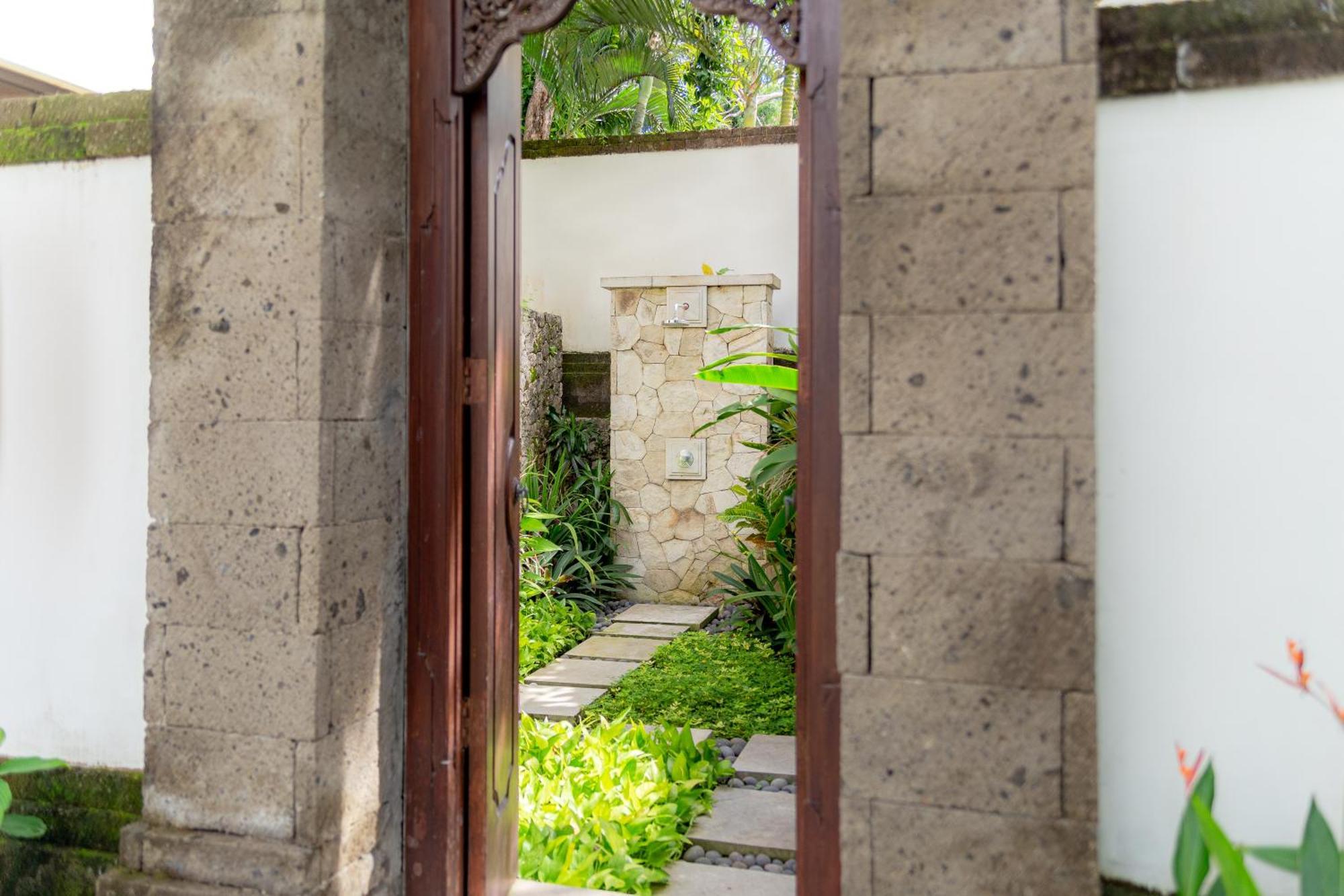 Villa Dorado - Steps From Jimbaran Beach Exterior photo