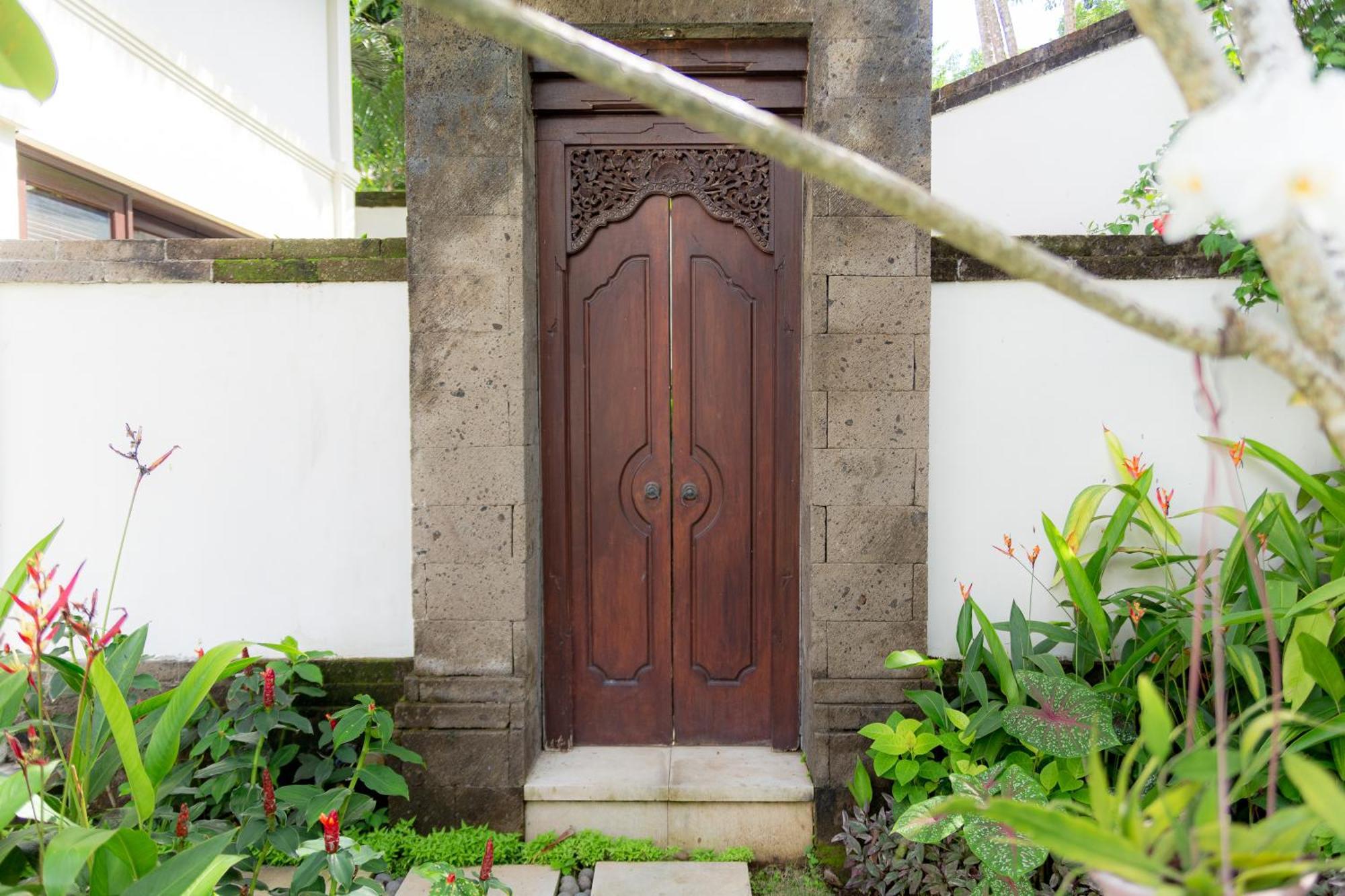 Villa Dorado - Steps From Jimbaran Beach Exterior photo